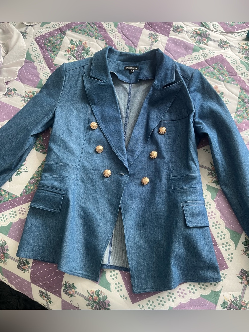 Chocolate EUC Denim blazer. Pit to pit 19 inches, shoulder padded. 💙💙